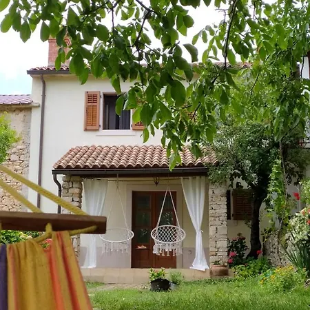 Parenzana, Little Row House With Big Yard In Istria * Rakotule