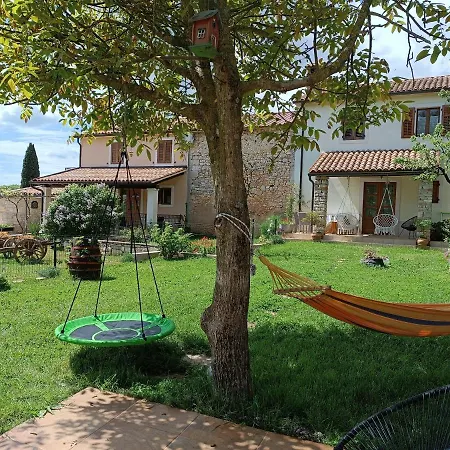 Parenzana, Little Row House With Big Yard In Istria *