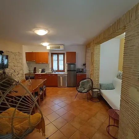 Apartman Parenzana, Little Row House With Big Yard In Istria