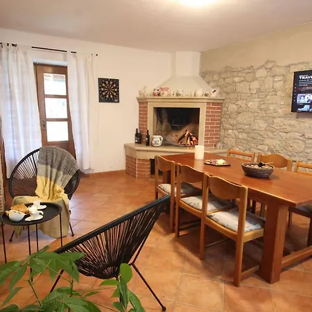 Parenzana, Little Row House With Big Yard In Istria