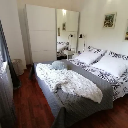 Apartment Parenzana, Little Row House With Big Yard In Istria