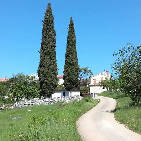 Parenzana, Little Row House With Big Yard In Istria