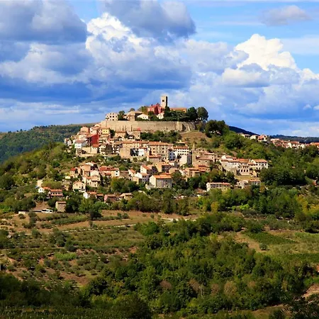Apartment Parenzana, Little Row House With Big Yard In Istria