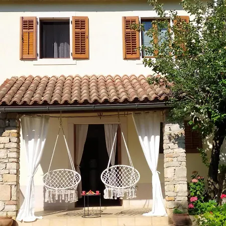 Parenzana, Little Row House With Big Yard In Istria Apartman *