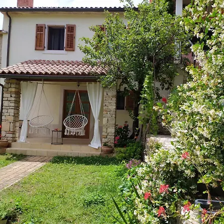 Parenzana, Little Row House With Big Yard In Istria Apartment *
